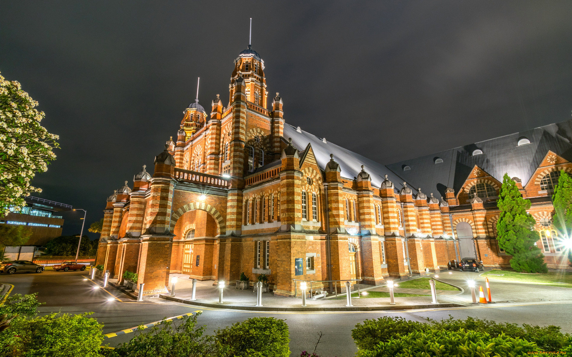 Old museum. Музеи Брисбена. Австралия. Ночь в музее. Южноафриканский военно-исторический музей.